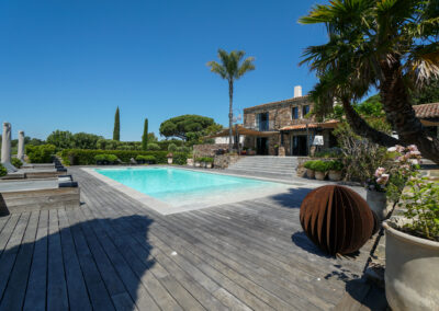 Villa St Tropez piscine palmier décor somptueux